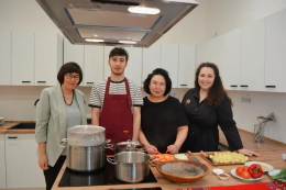 «Готовим с иностранцем»: Хомшурба и таджикские манты от амбассадора ГАГУ